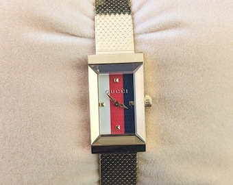 Zegarek na rękę Gucci Vintage G frame, pozłacany, pasek z siatki, w pudełku