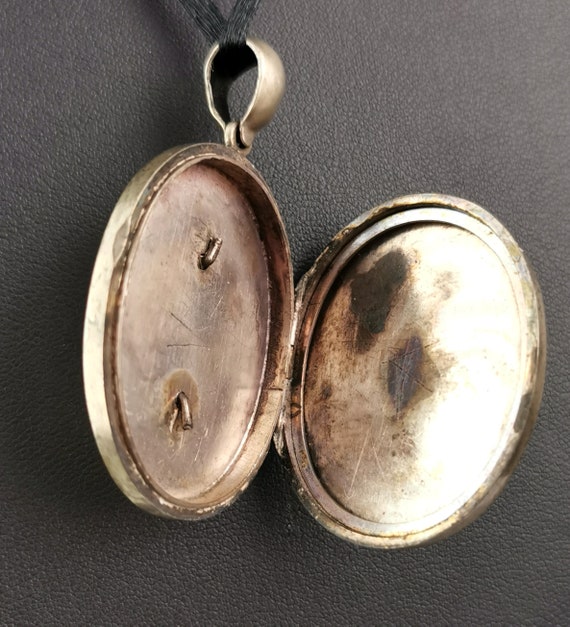 Antique Victorian AEI locket, silver plated - image 6