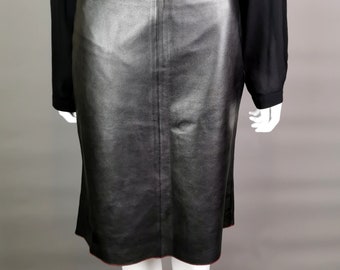 We've just added this classic Miu Miu skirt from the FW 1999