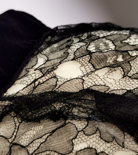 Vintage 1930's Black lace jacket, evening coat - image 4