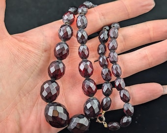 Vintage kersenbakeliet gefacetteerde kralenketting, zilveren sluiting, art deco