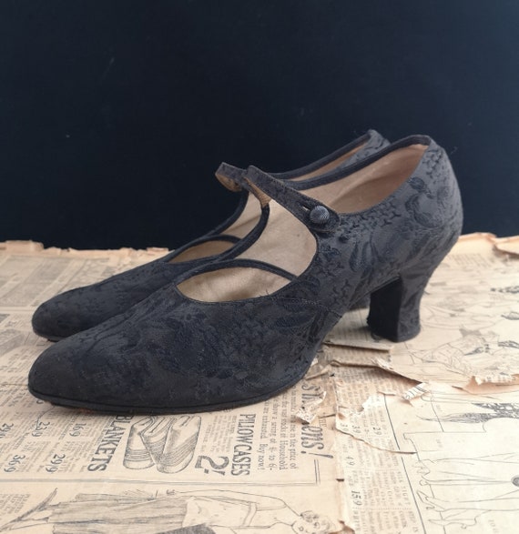 Vintage 1920s embossed satin shoes, Louis heel