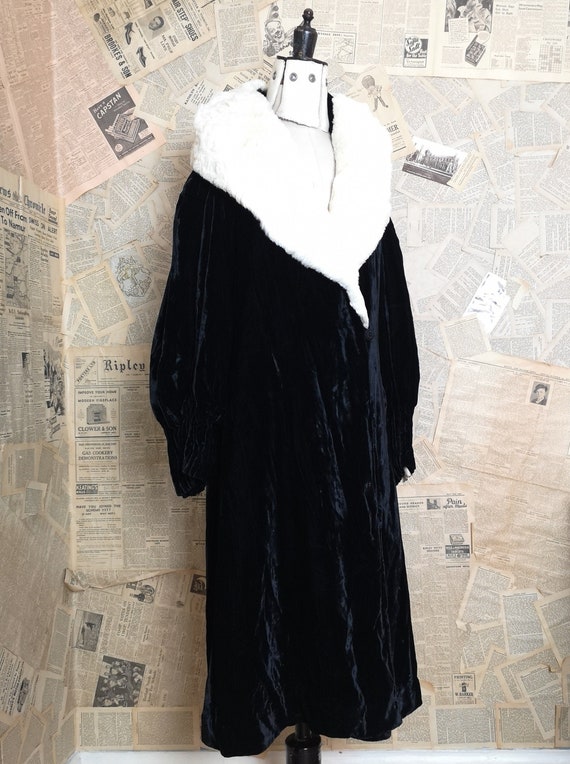 Vintage 1920's opera coat, silk velvet, Labelled