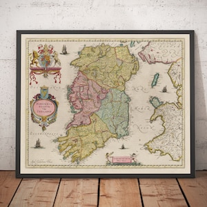 Oude kaart van Ierland, Hibernia, Ierland in 1654 door Joan Blaeu - Ulster, Leinster, Connacht, Munster, Dublin, Cork, Belfast - ingelijst, ingelijst cadeau