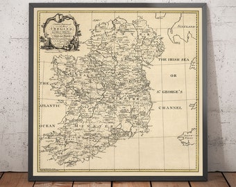 Könnte beinhalten: Eine antike Karte von Irland, in Schwarzweiß auf cremefarbenem Hintergrund gedruckt. Die Karte zeigt die Provinzen Ulster, Leinster, Munster und Connaught sowie die wichtigsten Städte und Gemeinden. Die Karte ist in einem schwarzen Rahmen gerahmt.