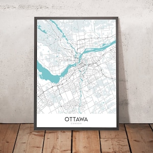 Puede incluir: Un mapa en blanco y negro de Ottawa, Canadá, con un río azul claro que lo atraviesa. El nombre de la ciudad está impreso en negro en la parte inferior del mapa.