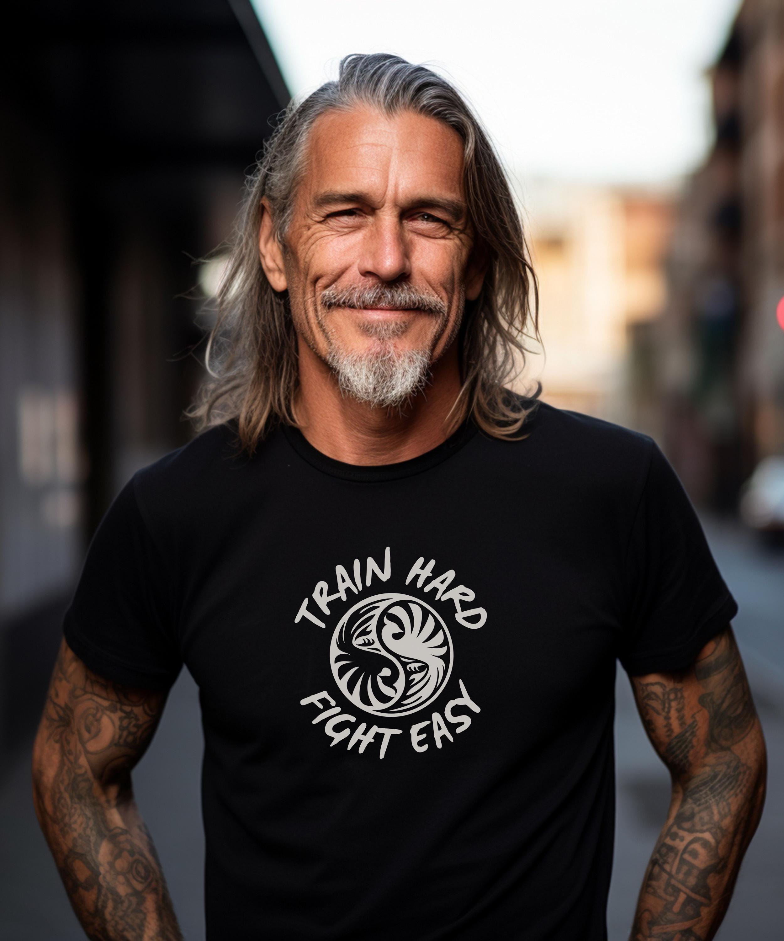 Allenati duramente, combatti facilmente con Phoenix Taegeuk Yin Yang Symbol Martial Artist Saggezza per Karate Taekwondo Hapkido Regalo Maglia Manica Corta Maglietta