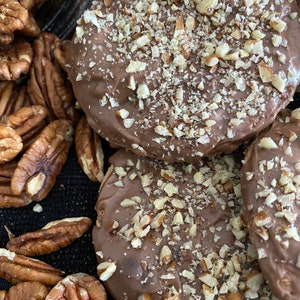 Best Seller Handmade Pecan Belgian Chocolate Cookies, Baked Good Fresh Cookies, Belgian Chocolate Cookies, 12 units, Cookies Hand Made