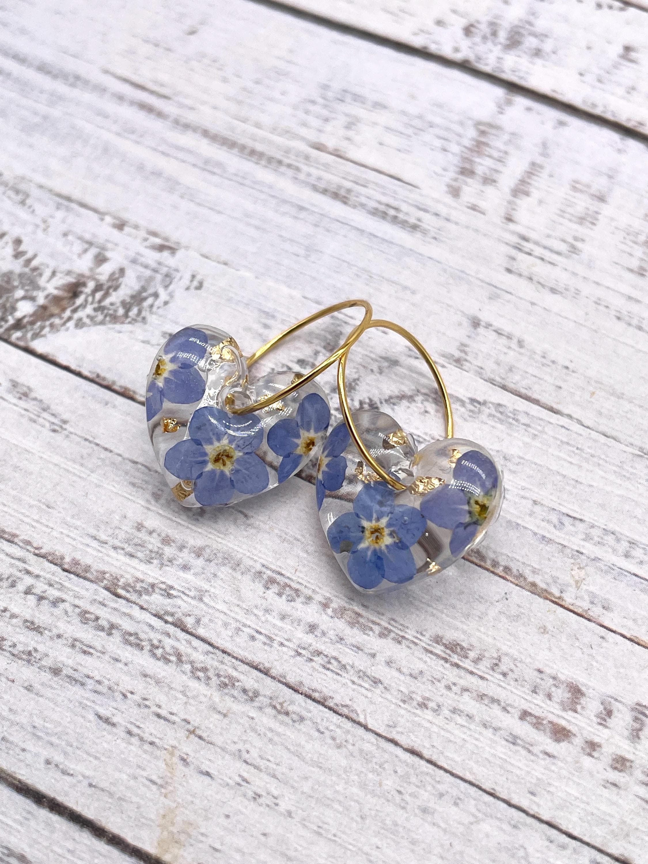 Real Dried Flower and Resin Heart Hoops: Forget-Me-Not Blue - Thumbnail 2