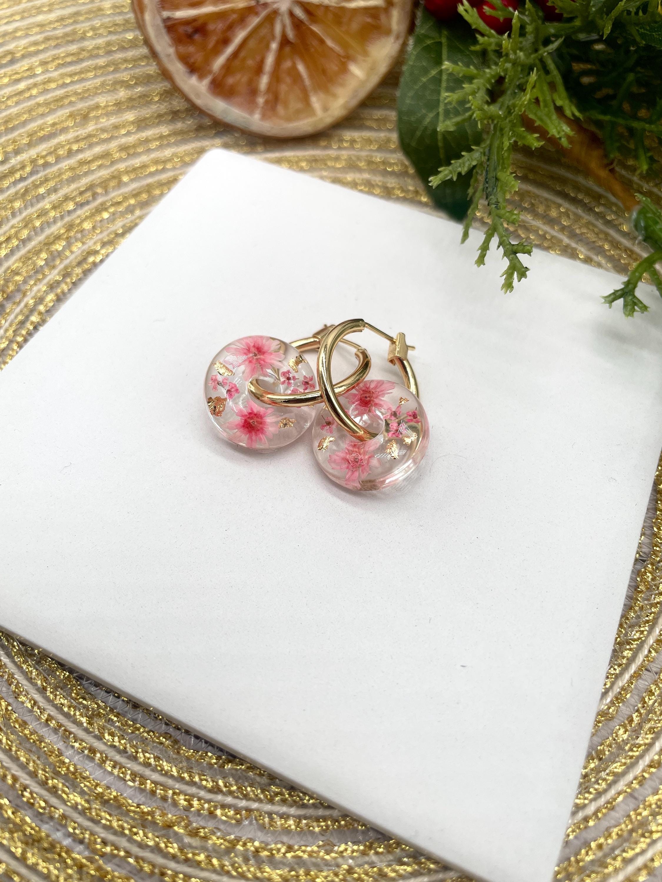 Real Dried Flower and Resin Doughnut Hoops in Pink and Gold - Thumbnail 4
