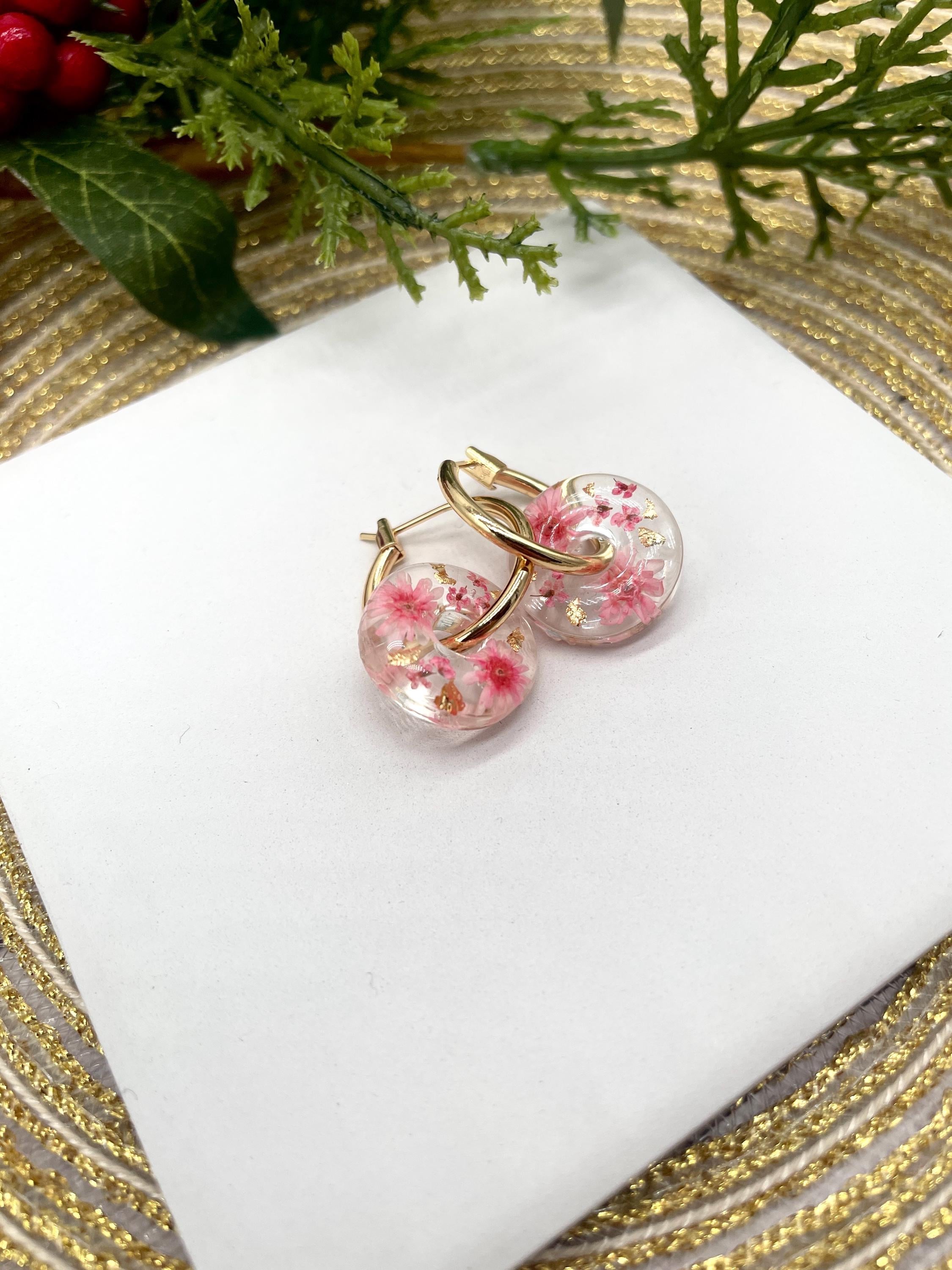 Real Dried Flower and Resin Doughnut Hoops in Pink and Gold - Thumbnail 2