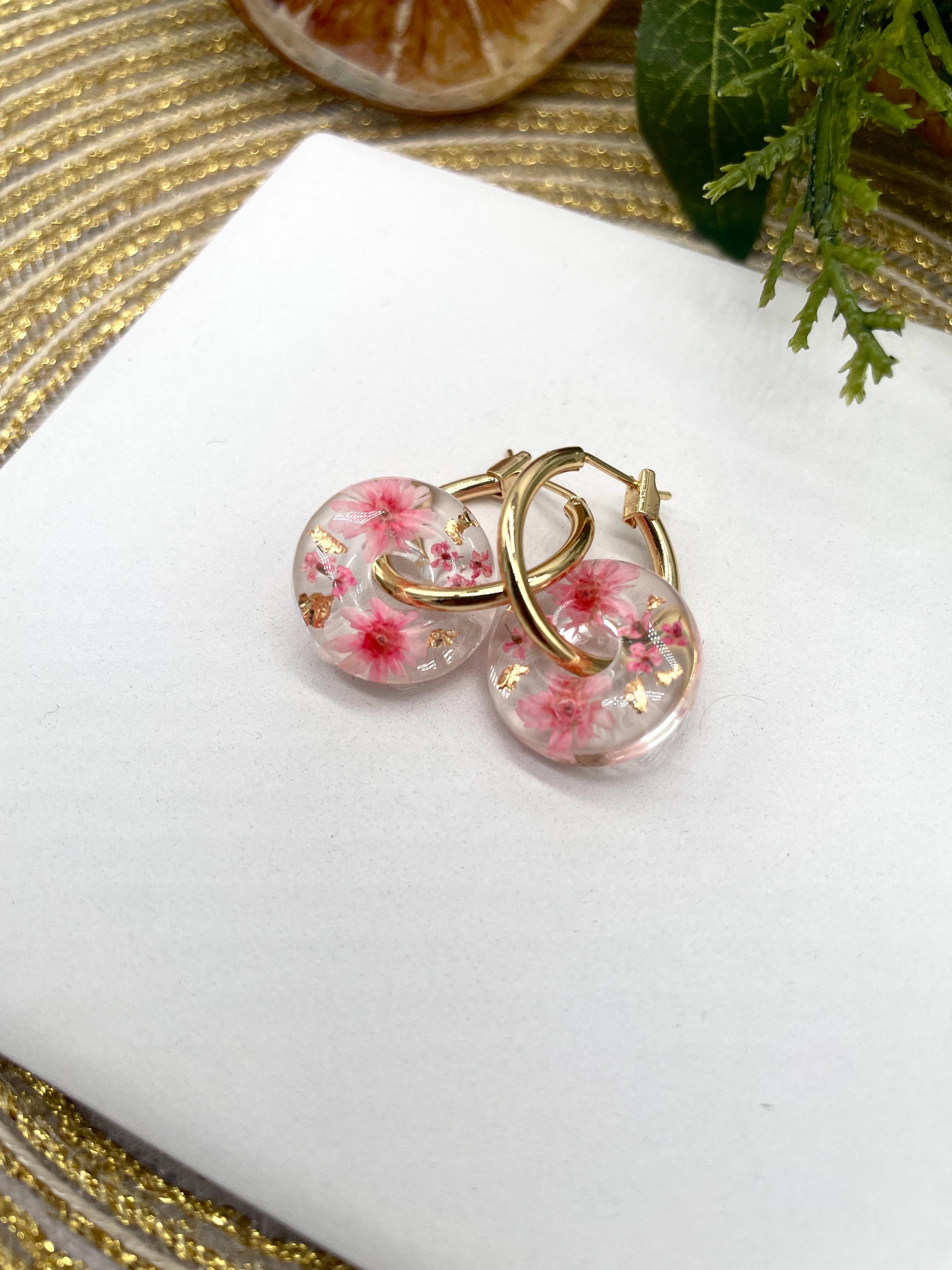 Real Dried Flower and Resin Doughnut Hoops in Pink and Gold - Thumbnail 3