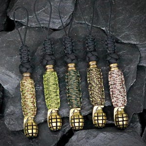 Cordino per coltello in paracord: perlina a forma di granata, avvolgimento in microcorda mimetico