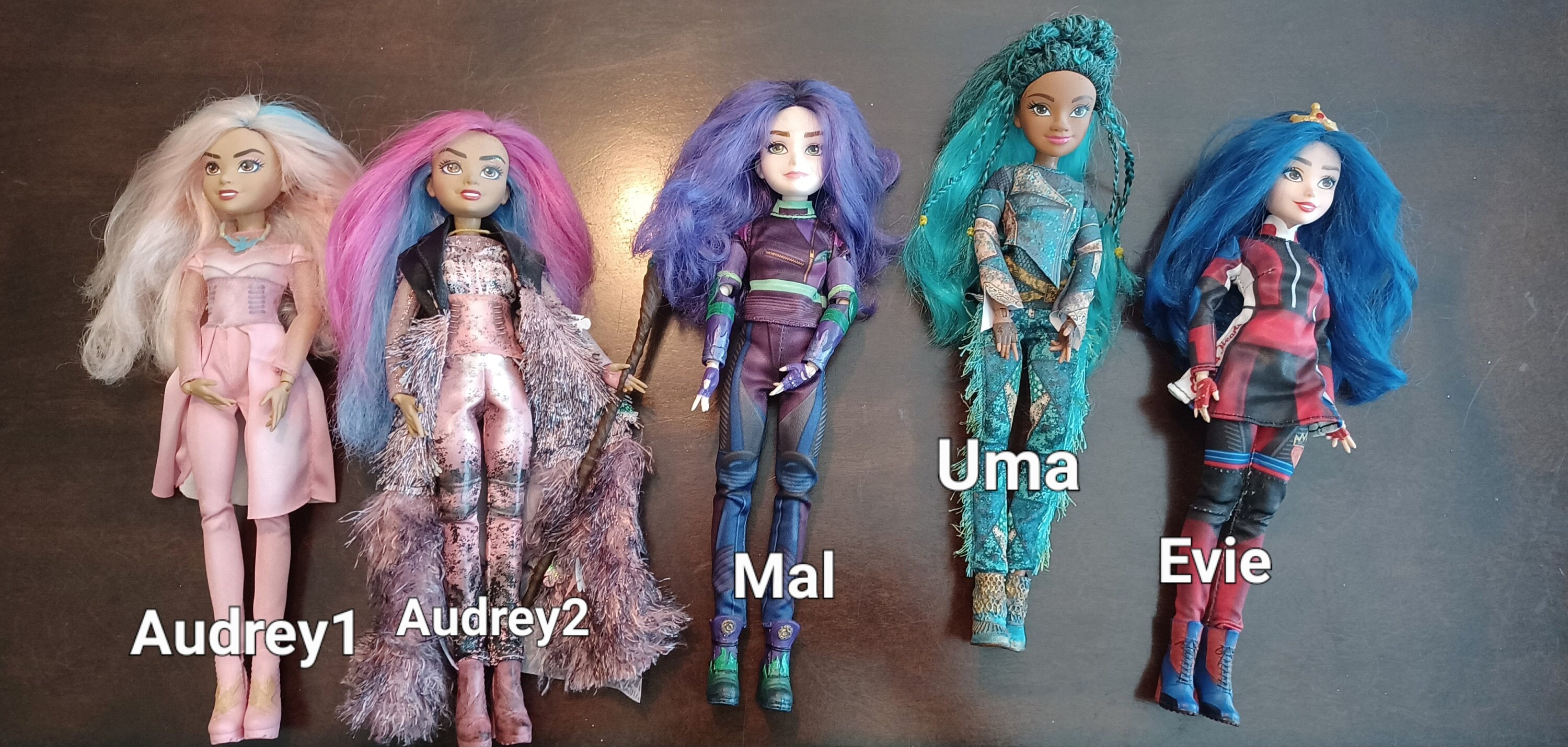 Descendants 3 Dolls  Disney descendants dolls, Disney descendants, Disney  dolls