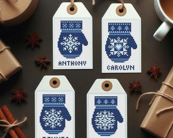 Patrón de punto de cruz para etiquetas navideñas con tabla del alfabeto para etiquetas personalizadas con nombres y pequeñas tarjetas navideñas.