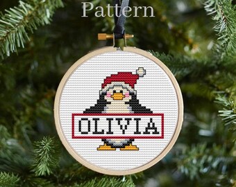 Patrón de punto de cruz de pingüino navideño pequeño con gráfico del alfabeto, adorno con nombre personalizado