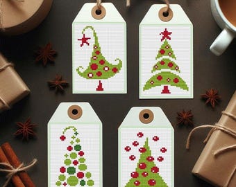 Patrón de punto de cruz de etiquetas navideñas con pequeño árbol de Navidad con tabla de alfabeto para personalizar