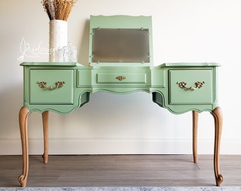 thomasville vanity dressing table