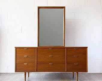 Vintage Mid-Century Modern Bassett Walnut 9-Drawer Lowboy Dresser
