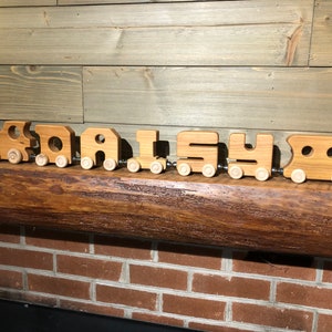 Tren de letras del alfabeto de madera con conectores magnéticos / Juguete personalizado para bebés / Juguete personalizado para niños