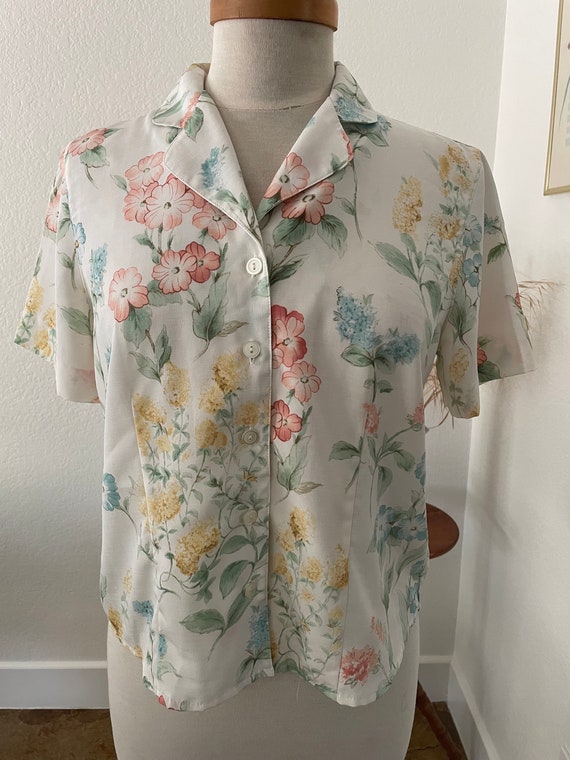 vintage floral blouse / springtime top / pastel b… - image 1