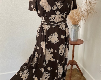 vintage floral dress / 80s/90s dark dress / ruffle dress / vintage neutral floral / cottagecore dress / 100% silk