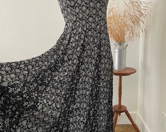 vintage floral dress / black & white print / cottagecore dress / floral maxi / 90s Nostalgia / witchy dress / boho dress