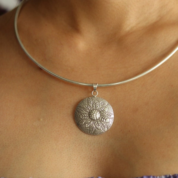 Circular Leaf Mandala Desige Pendant Thai Sterling Silver 925 (Pendent Only)