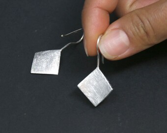 Anillo de plata tailandesa artesanal: pieza de declaración artesanal