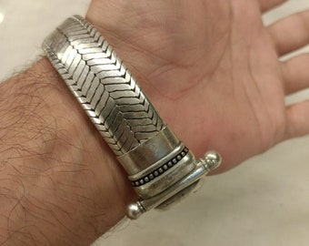 925er Silber „Handgefertigtes Armband aus massiver, flacher Schlangenkette: Ein stilvolles Unisex-Silberaccessoire“
