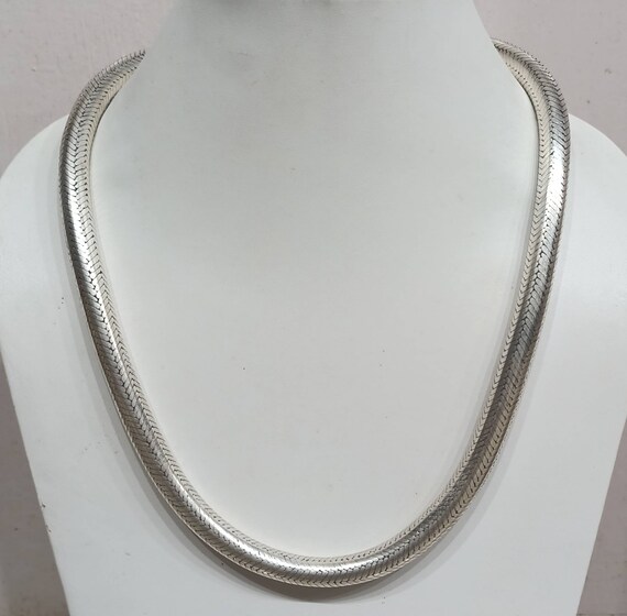 thumbnail interactive-video image 1 of 925 Solid Silver Italian Flexible Snake Chain Necklace – Sterling Silver, Multiple Lengths & Widths 1 of 3