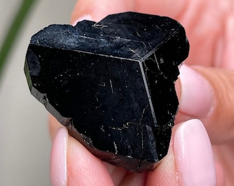Tormalina lucente perfettamente terminata da Erongo, Namibia.