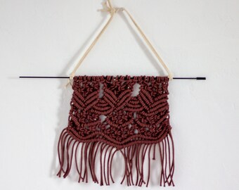 Macrame, hecho a mano, creado por mujeres.