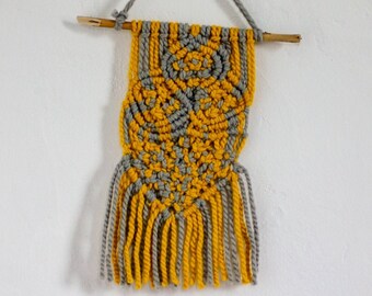 Macrame, hecho a mano, creado por mujeres.