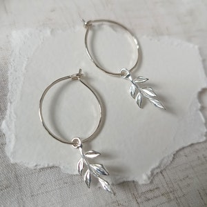 Hammered 925 silver hoop earrings, with leaf pendant, nickel-free