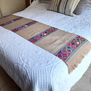 Chemin de table, motif mexicain à rayures brodées, beige vif