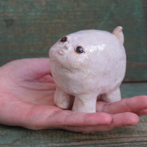 Handgefertigte Keramik Hundefigur: Einzigartige Tierskulptur Kunst