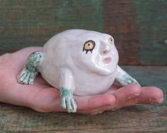手作りの陶器製カエルの置物：奇妙な彫刻アート - Etsy 日本