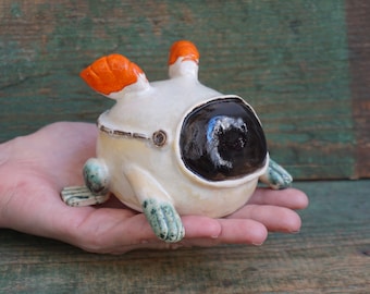 Ceramic Frog Figurine, Astronaut Figurine, Ceramic Sculpture Art, Animal Sculpture, Cute Frog Statue