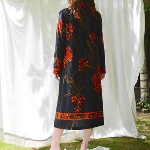 Women&#39;s Vintage Floral Print 1970s Long Sleeve Black & Red Printed Dress