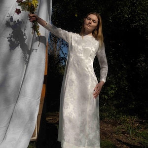 Vintage 1970s Cream / White Floral Wedding Dress