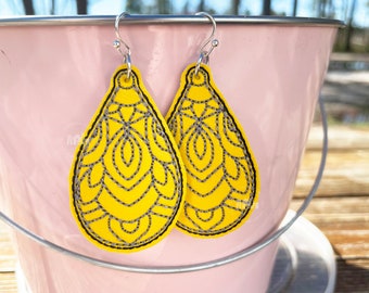 Filigree Style 2 Earrings – ITH In the Hoop Machine Embroidery Design