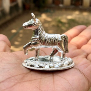 925 sterlingsilver hinduisk religiös hästidolstaty 4,4 cm 10,4 gm tempelpooja, fordonsvahana av Shani Dev, silversamlarföremål, ghoda