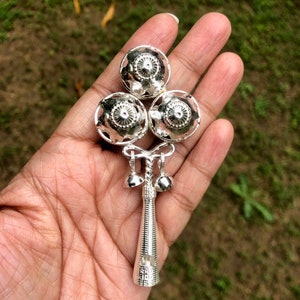 925er Silber Hindu Religiöses Kanha jis Laddu Gopals Jhunjhuna Baby Rassel mit Pfeife, siti, Glocke Glocken Spielzeug, 3,5 Zoll 23,5 Gramm, handgemacht