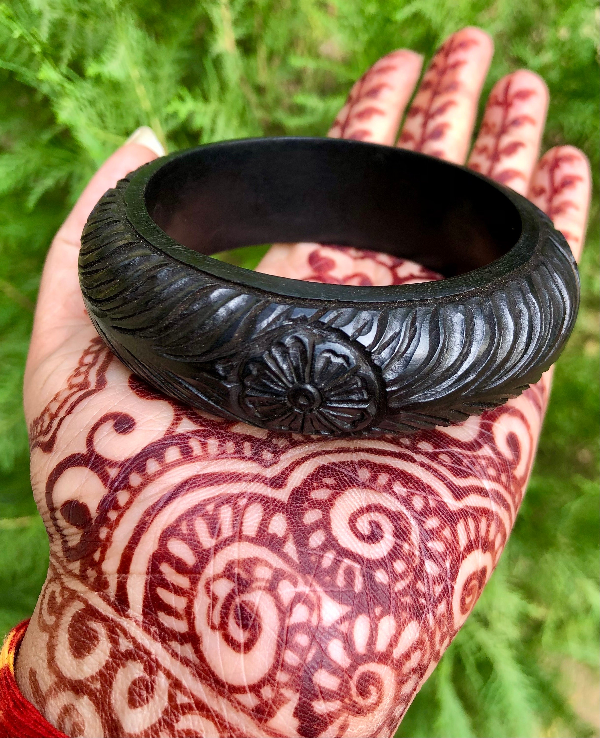 黒檀の木の花のバングルブレスレット、ステートメントジュエリー