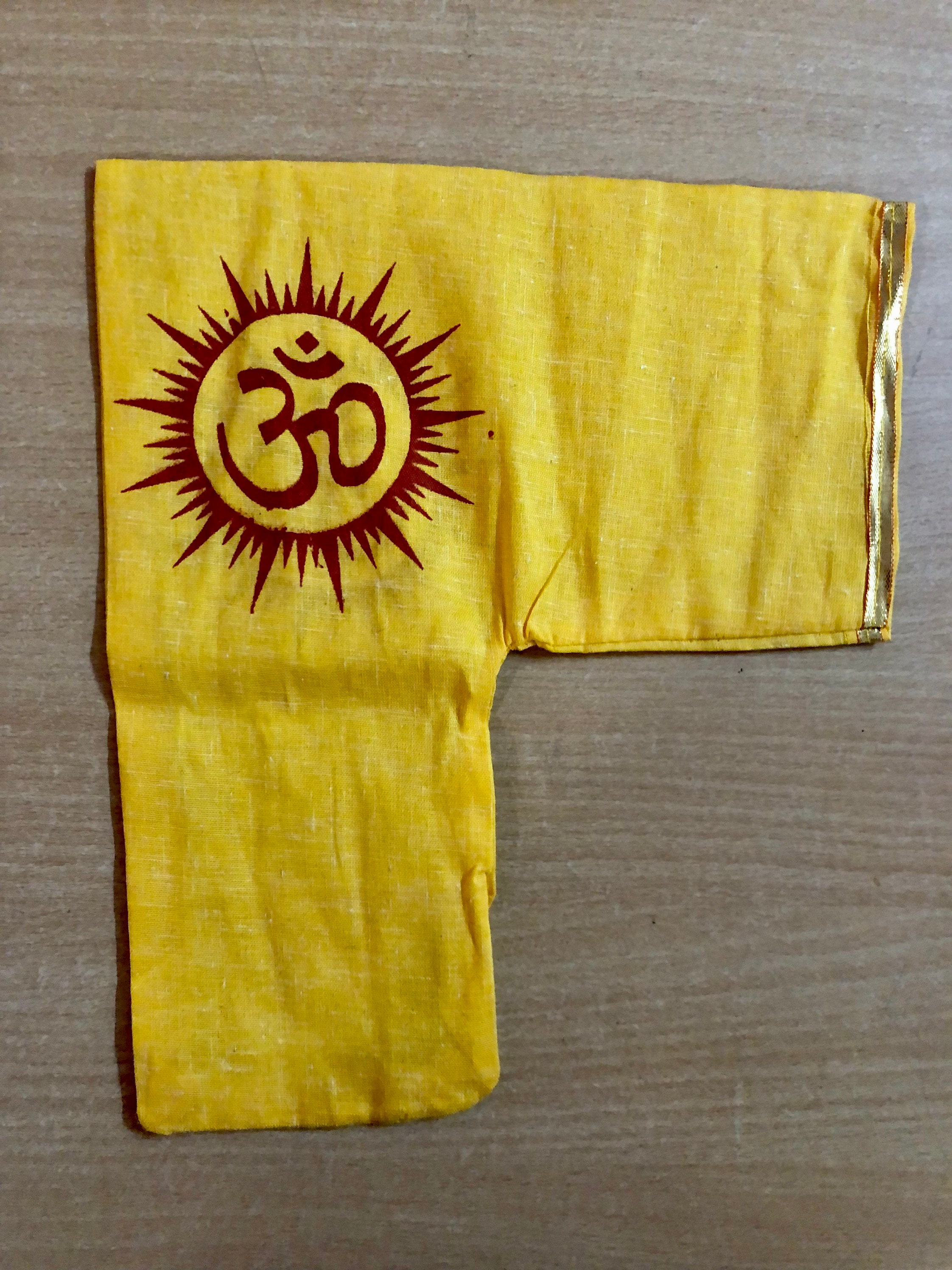 Amazon.com: GOMUKHI JAPA MALA Bag GAUMUKHI for Mantra JAPA Meditation Hindu  Yoga Position : Health & Household