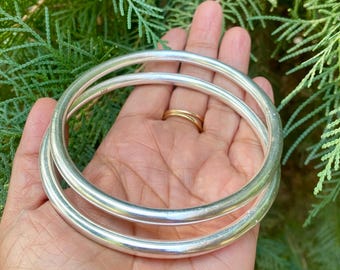 Juego de 2 pulseras de plata pura 999 para mujer, con efecto curativo, redondas, de 4,5 a 5,5 mm de grosor.