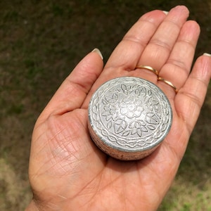 925 Silver Handmade Trinket Kajal Casket Jewelry Box , Surma Kumkum Sindoor Container, Floral round shape 4 cm dia 22.5 gms Temple Pooja