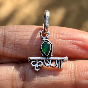 925 Sterling Silver Lord Krishna skriven på sanskrit hänge, bär tempel, Puja 1,74 gm oxiderade oxiderade smycken, handgjorda, handgjorda