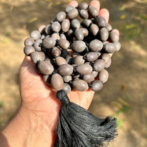 VIPASHYA Tulsi Mala Rosary 108 Jaap Beads Prayer Yoga Hindu Meditation Orange Tassel Wood Chain